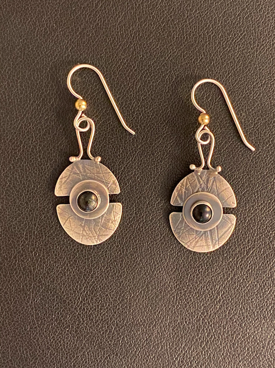 Scored oval earrings with onyx stone